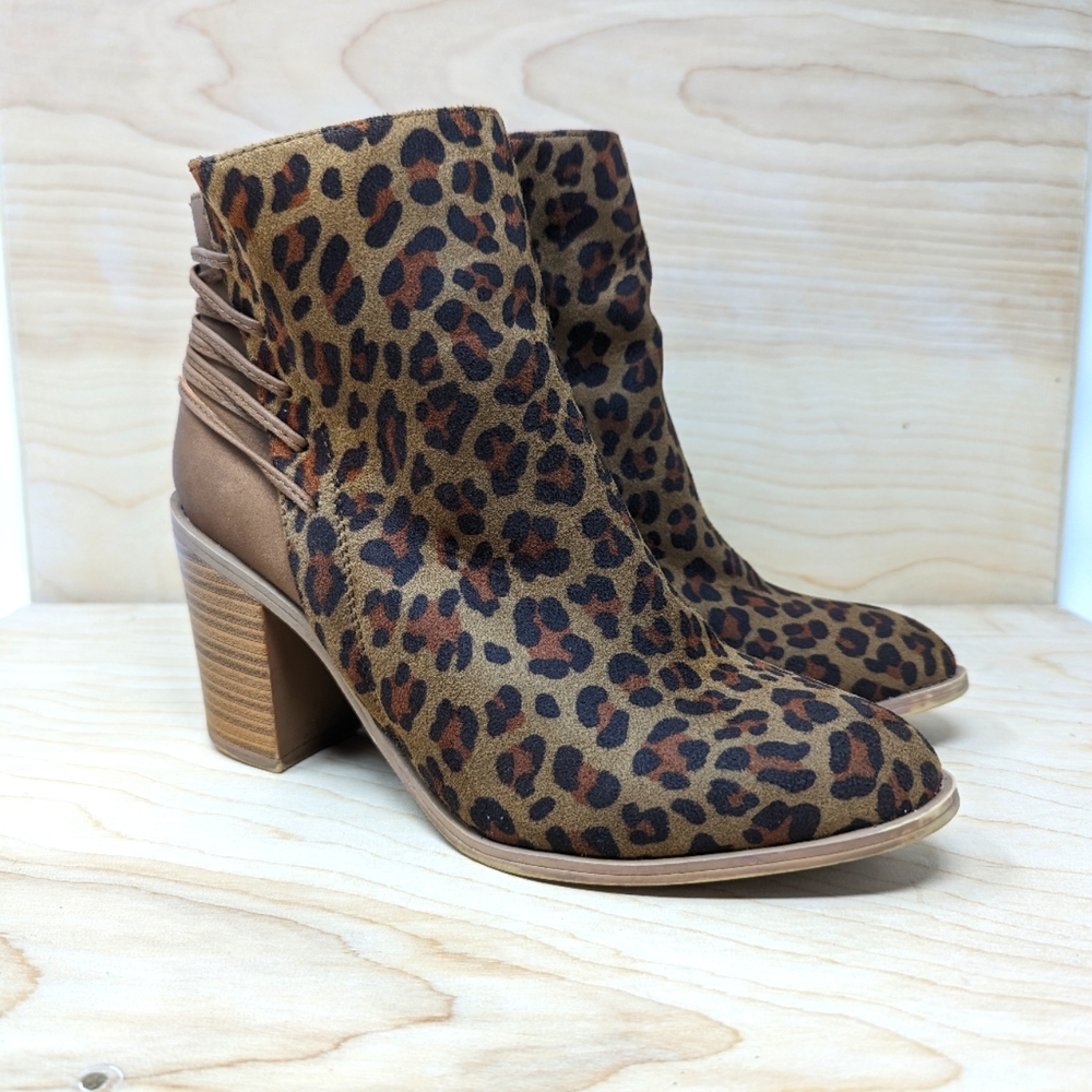 Very Volatile Los Angeles Leopard Animal Print Booties with Lace Up Detail Sz 8